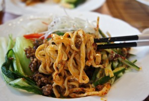 担々麺(本場汁なし担々麺)